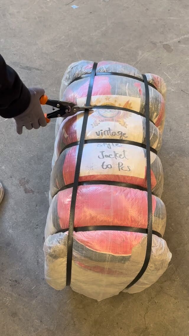 VINTAGE STYLE BALE OPENING!

Very good mix for any store! 
Only 180€ per bale

Looking to order?
🌐 alpharags555.com
📞 +34 688 760 335
📩 Send us a DM for any inquiries 
🚛 Fast EU shipping

We can offer vintage for any type of business, resellers, stores or wholesalers. 

-

#vintagewholesale #vintageclothing #vintagewholesalespain #vintagewholesaleeurope