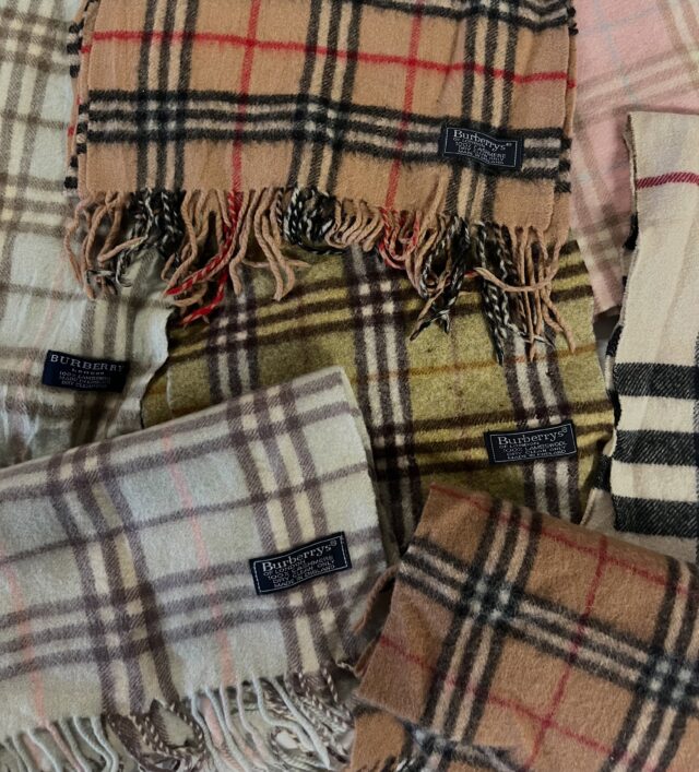NEW ARRIVAL - BURBERRY SCARVES AVAILABLE!

Looking to order?
📞 +34 688 760 335
🌐 alpharags555.com
📩 Send us a DM for any inquiries 
🚛 Fast EU shipping

We can offer vintage for any type of business, resellers, stores or wholesalers. 

-

#vintagewholesale #vintageclothing #vintagewholesalespain #vintagewholesaleeurope