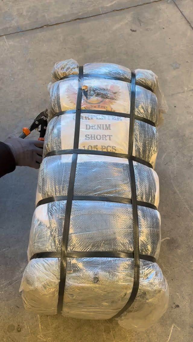 CARPENTER DENIM SHORT BALE OPENING!

One of our best selling categories, specially for the summer!

Looking to order?
🌐 alpharags555.com
📞 +34 688 760 335
📩 Send us a DM for any inquiries 
🚛 Fast EU shipping

We can offer vintage for any type of business, resellers, stores or wholesalers. 

-

#vintagewholesale #vintageclothing #vintagewholesalespain #vintagewholesaleeurope